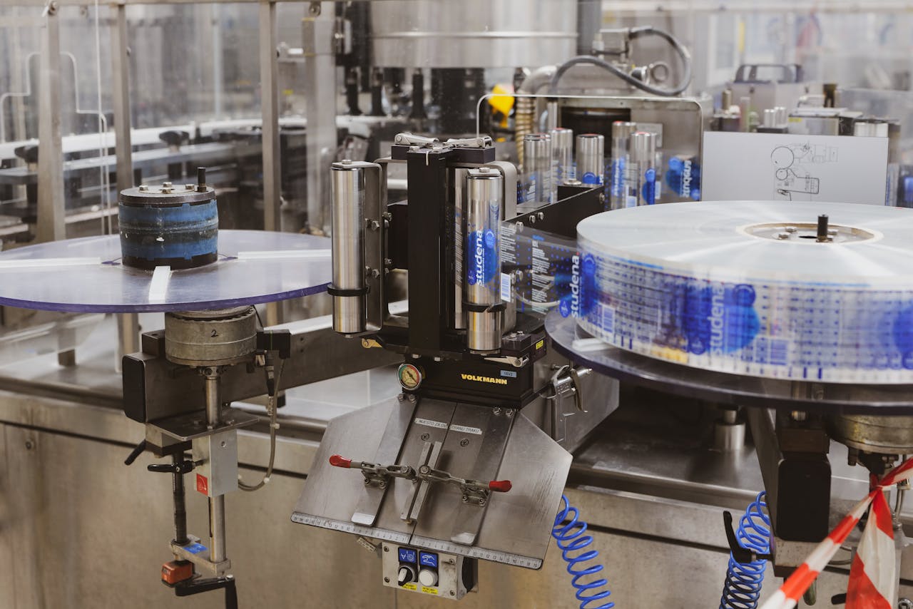 Ürünlerimiz Close-up of automated machinery in a Lipik factory